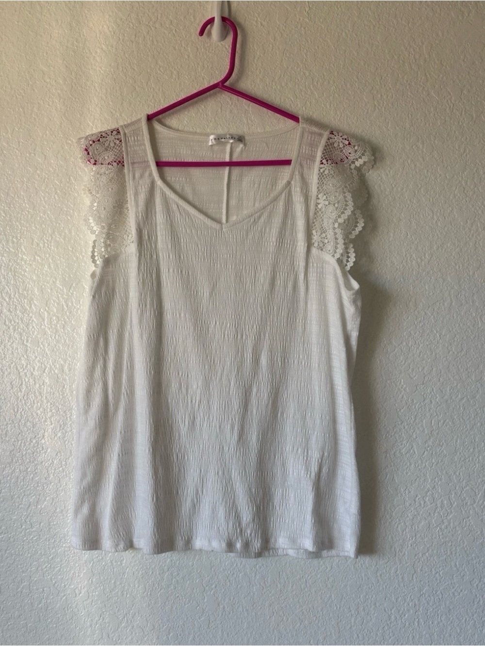 Retrology White Crinkle Textured Blouse
Crochet Lace Flutter Sleeve Top Size L